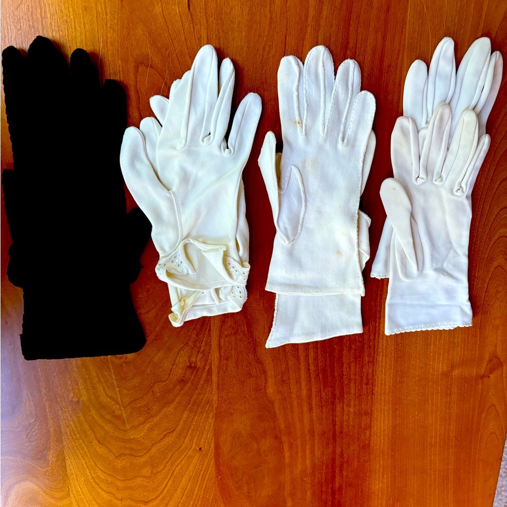 Elegant White and Black Gloves Set.  Vintage, from 1940s and 1950’s